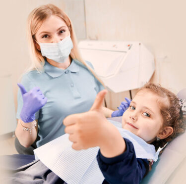 Broadview dentist checking kid teeth