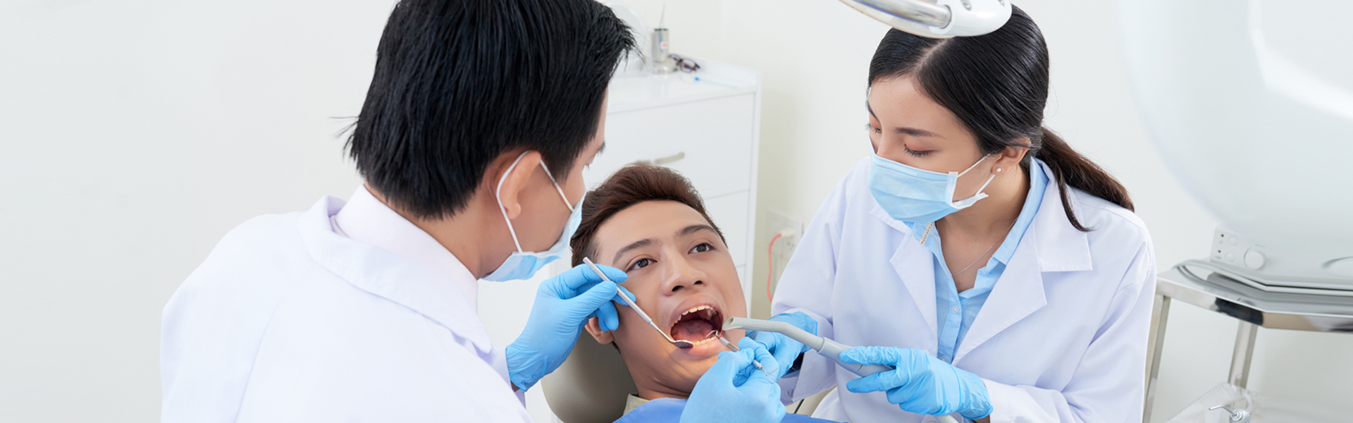 From Consultation to Completion: How to Choose the Right East York Dental Implant Specialist in Your Neighborhood